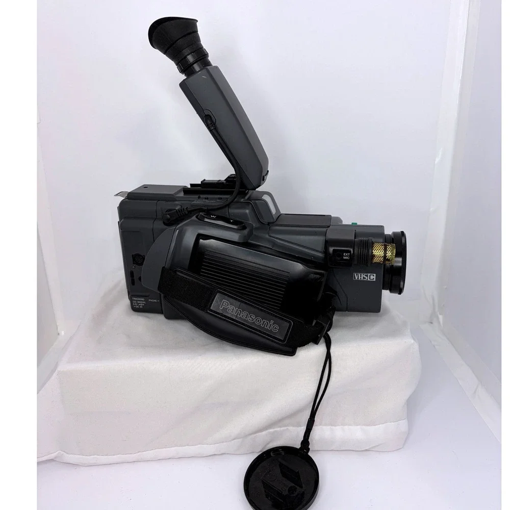 Panasonic OmniMovie VHSC PV-120 Camcorder‎ Bundle and Accessories battery no chg